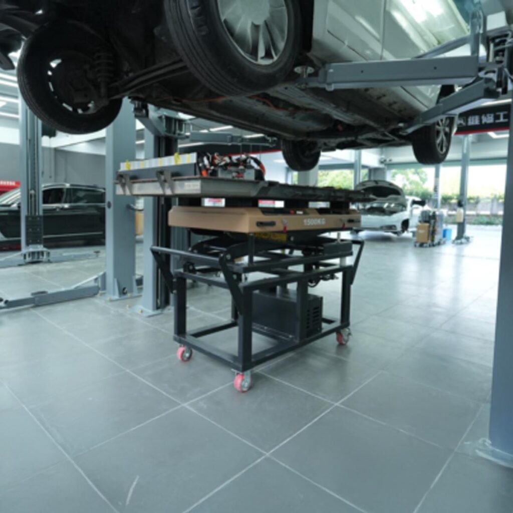 ELEVADOR ELETRO-HIDRÁULICO PARA PACOTES DE BATERIAS DE VEÍCULOS ELÉTRICOS THINKCAR TVL 515 — foto 3 de 6